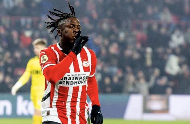 开云APP-英超倒计时，埃因霍温今夜复出首秀，细节引发关注，气氛紧张，更衣室氛围转暖的简单介绍